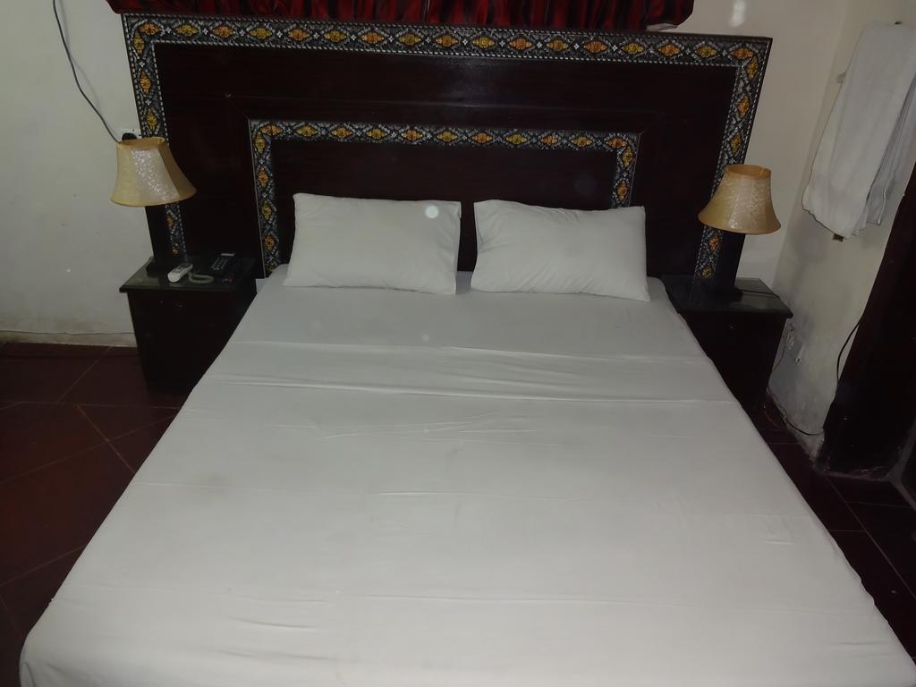 Safari Hotel Upper Mall Lahore Exteriör bild