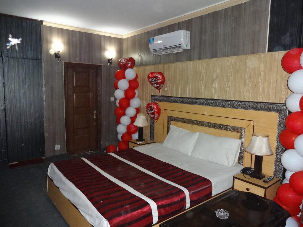 Safari Hotel Upper Mall Lahore Rum bild