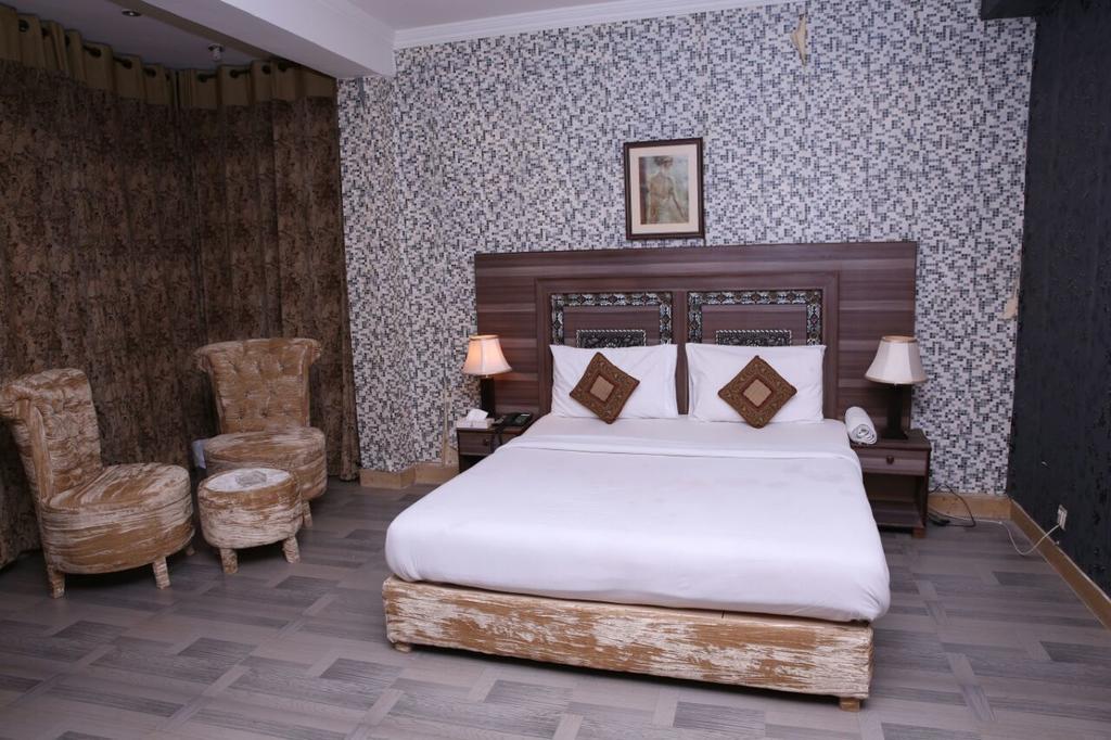 Safari Hotel Upper Mall Lahore Exteriör bild