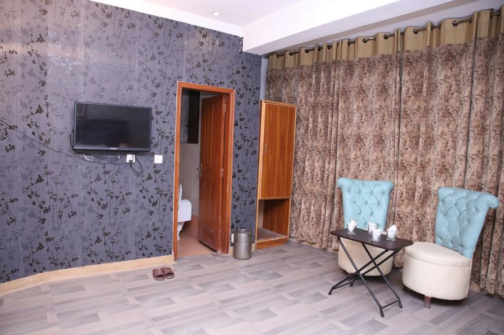 Safari Hotel Upper Mall Lahore Exteriör bild